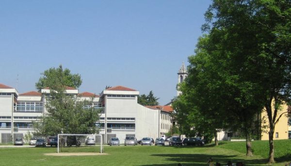 Vista della scuola primaria Calvino