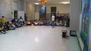 Tutti insieme nell'atrio