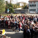 I bambini della scuola primaria con le stelle