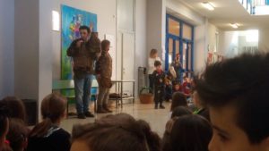 Giovanni spiega i segreti dei falconieri