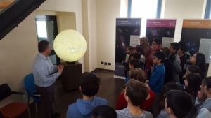 Una veloce spiegazione prima di entrare nel planetario
