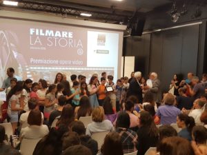 Gli applausi dei presenti