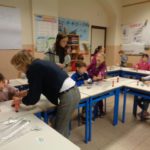 La classe prepara il manufatto