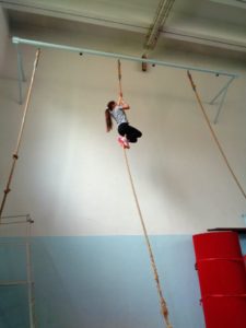 I bambini sulla fune come Quasimodo