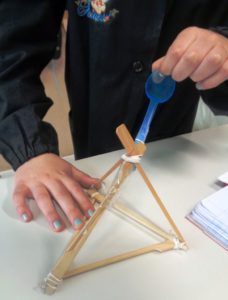 Modellino di catapulta