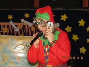 Folletta Benedetta chiama Babbo Natale al telefono