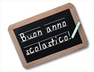 Lavagna con la scritta "Buon anno scolastico"