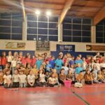 foto di gruppo di tutti i bambini