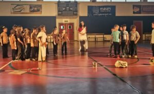 gruppo di bambini sullo sfondo